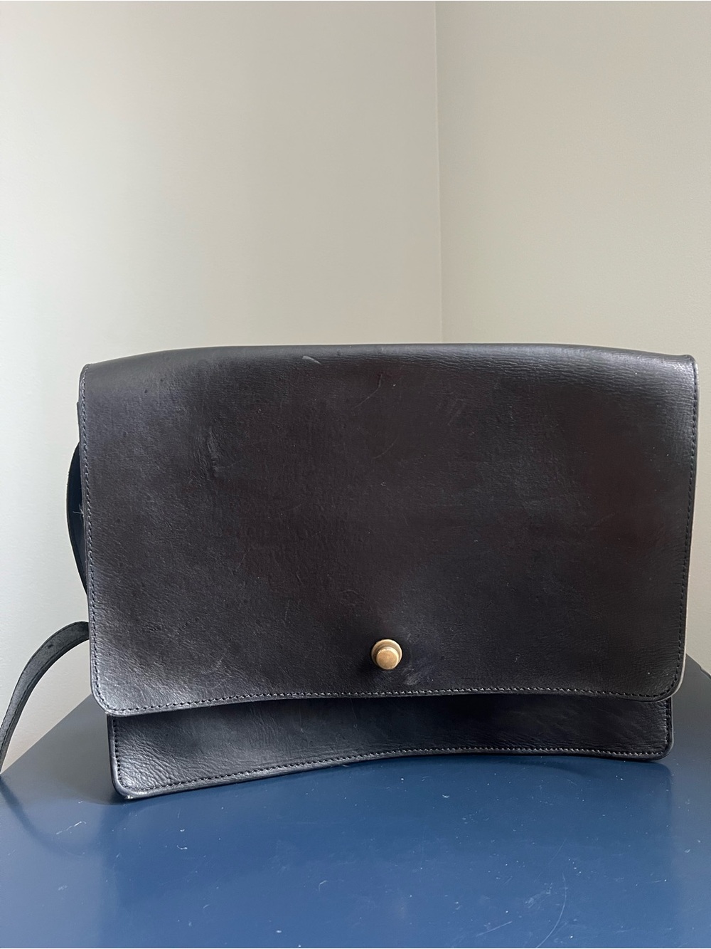 Parker Clay Austin Full-Grain Leather Messenger Bag – Black
